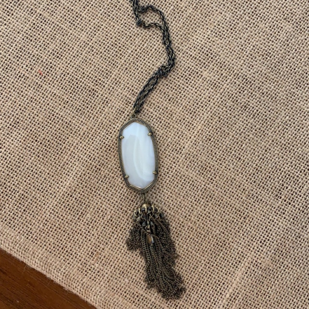 Kendra Scott necklace